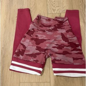 Pink bombshell camo leggings